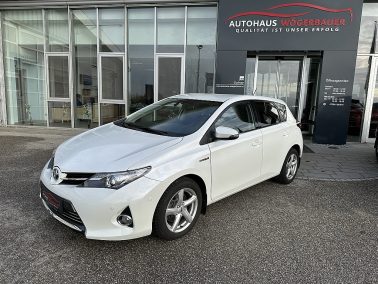 Toyota Auris 1,8 VVT-i Hybrid Lounge bei Autohaus Wögerbauer in 